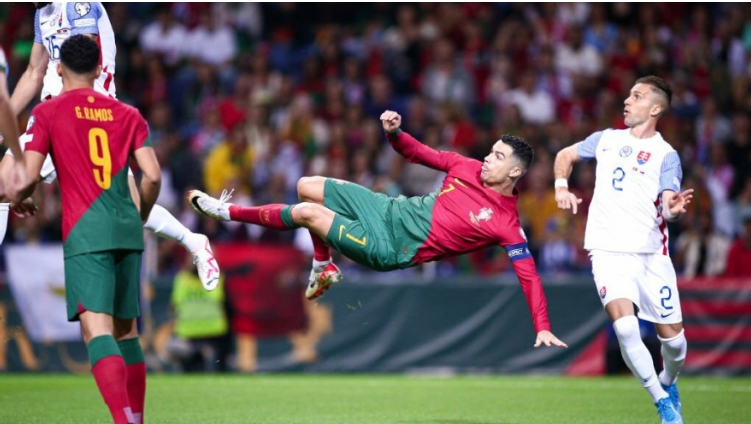 Trang web hỗ trợ bình luận tiếng Việt cuốn hút trong từng trận đấu